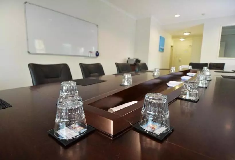 Gladstone City Central Apartment Hotel Official