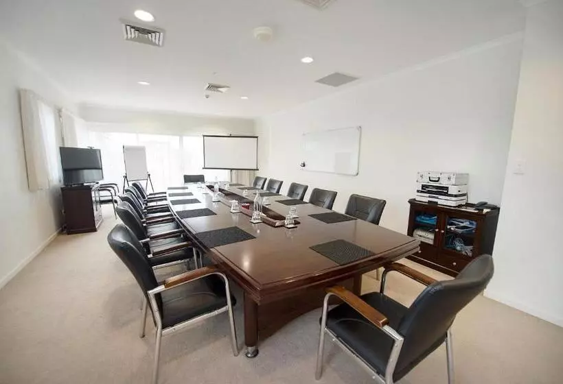 Gladstone City Central Apartment Hotel Official