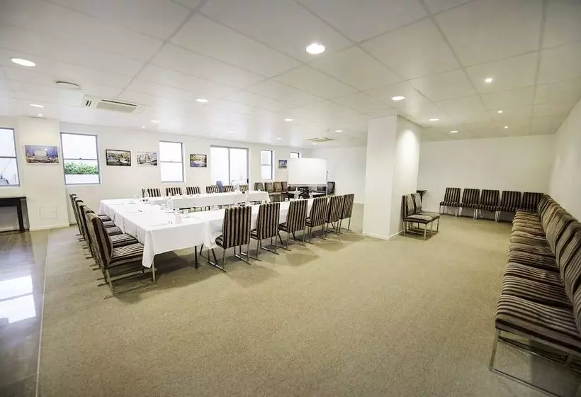 Gladstone City Central Apartment Hotel Official