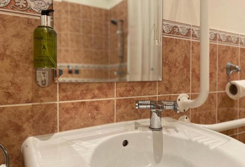 ホテル Broom Hall Country