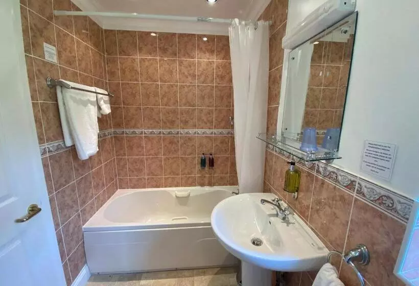 בית מלון כפרי Broom Hall Country