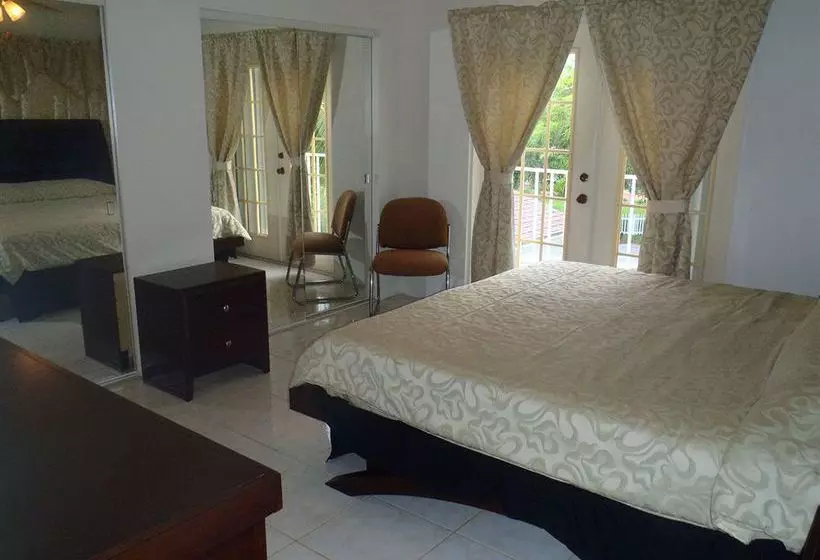 هتل Spotts Beach Houses