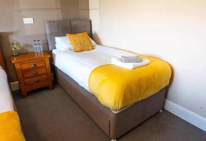 فندق The Gate Hangs High