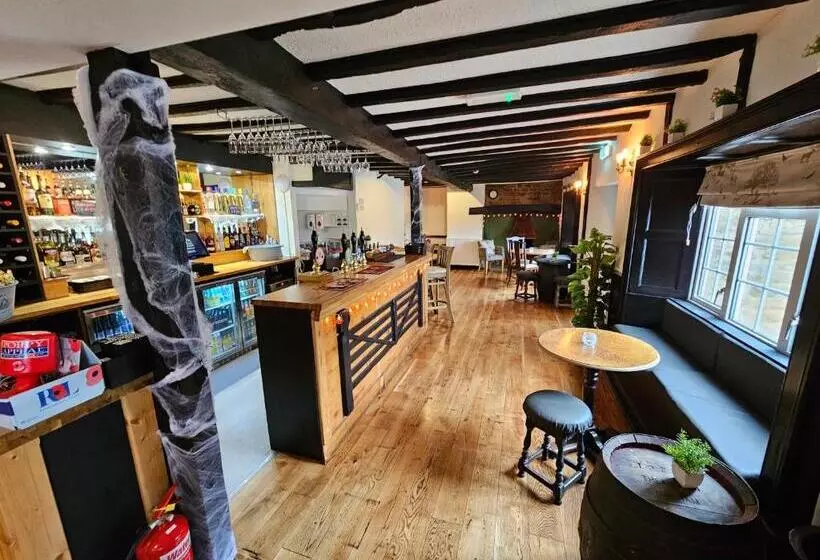 فندق The Gate Hangs High