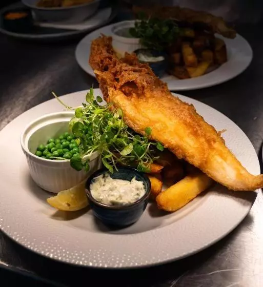 فندق The Gate Hangs High