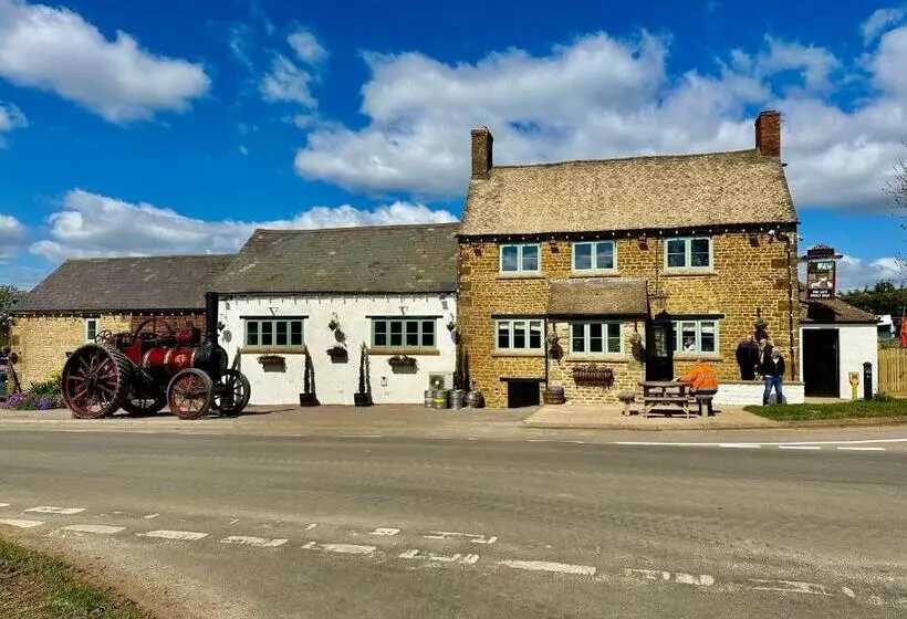فندق The Gate Hangs High