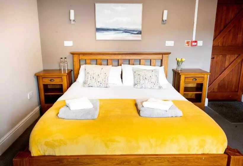 فندق The Gate Hangs High