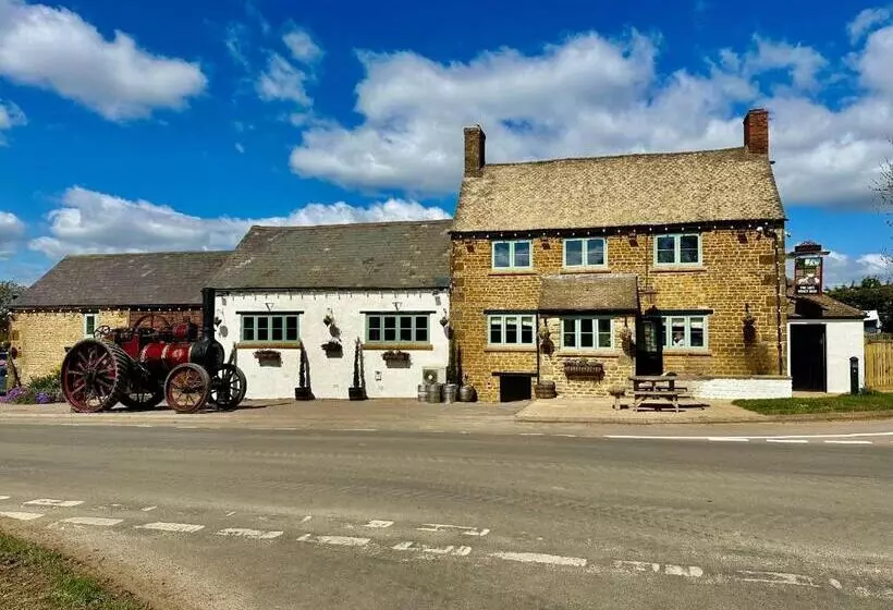 فندق The Gate Hangs High