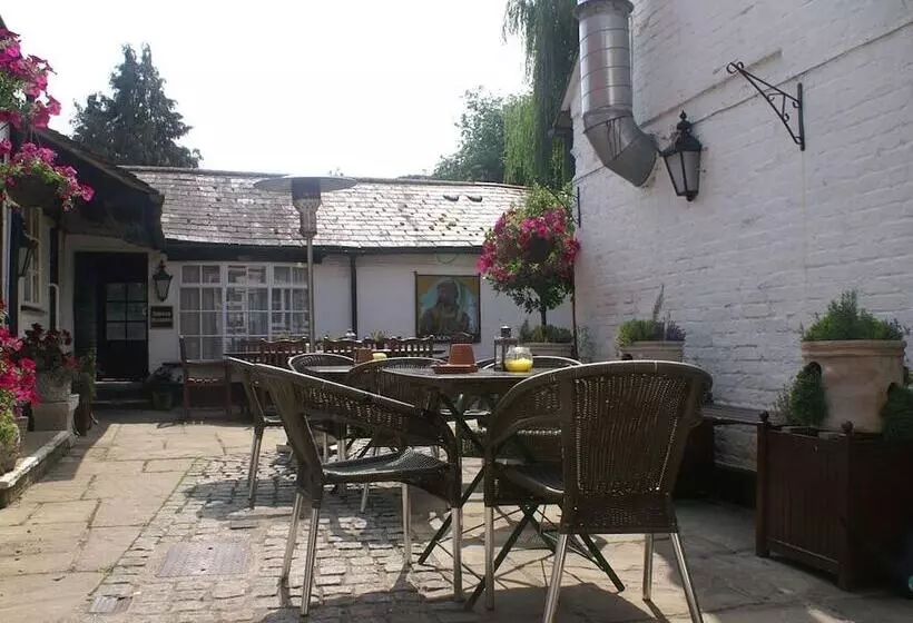 Hotel The Saracens Head Inn