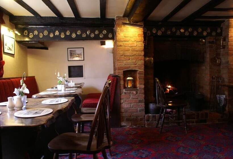 호텔 The Saracens Head Inn