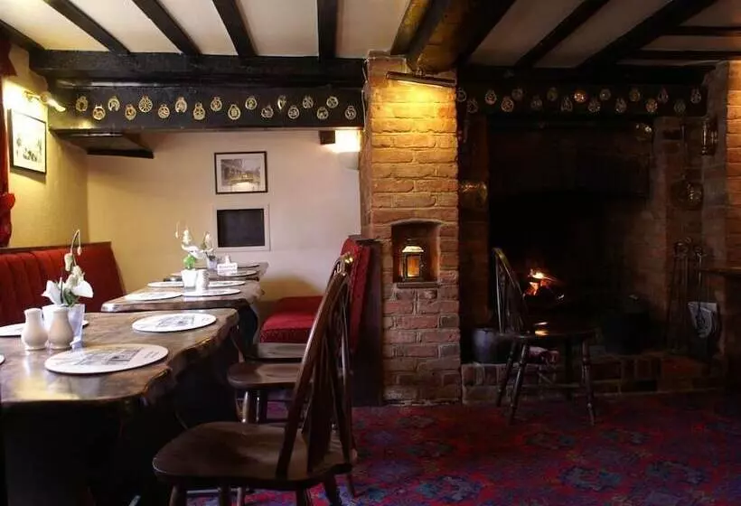 Hotel The Saracens Head Inn