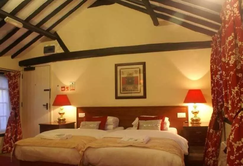 Hotel The Saracens Head Inn