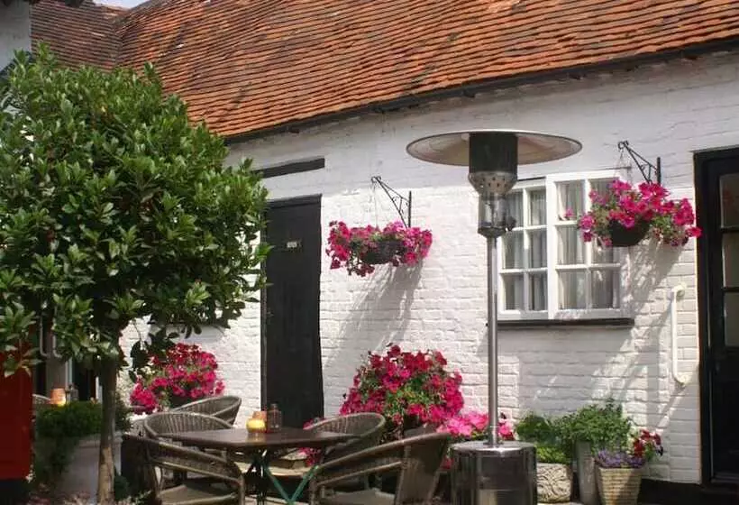 Hotel The Saracens Head Inn