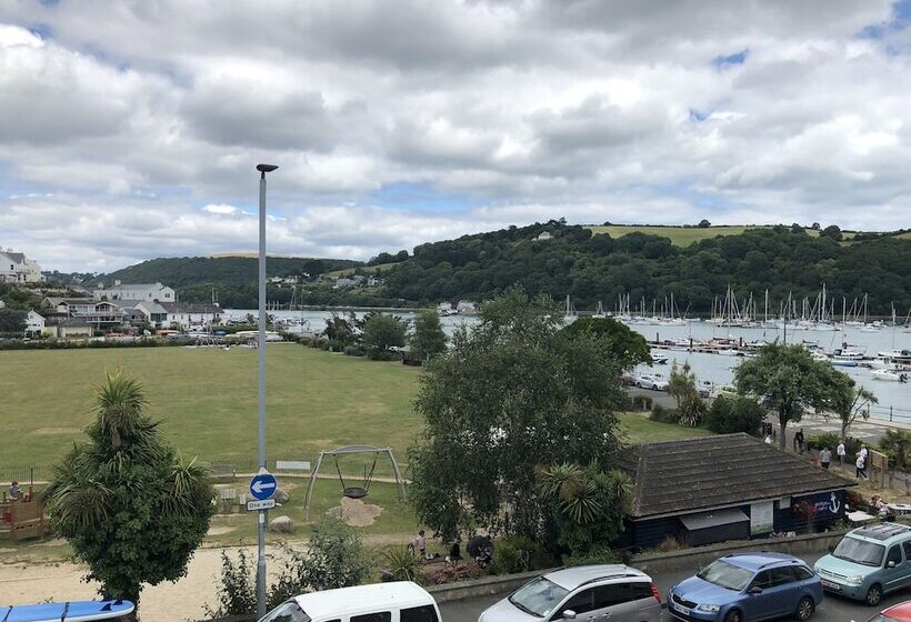 فندق The Ship In Dock Inn