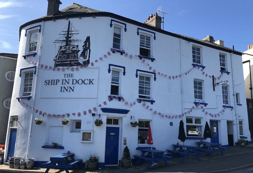 فندق The Ship In Dock Inn