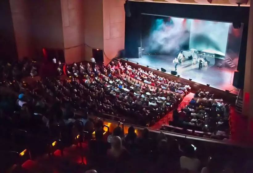 Отель Victorian Inn