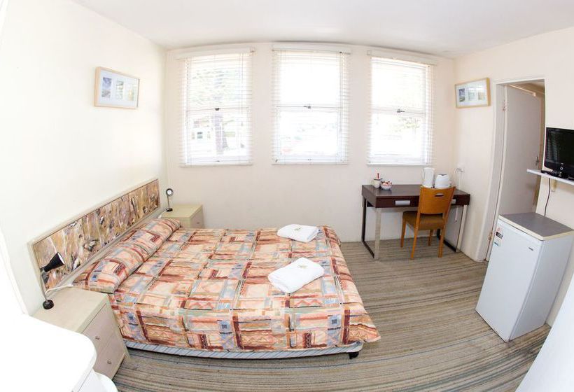 汽车旅馆  Manly Waves