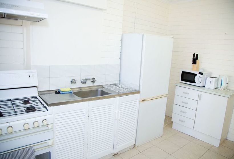 汽车旅馆  Manly Waves