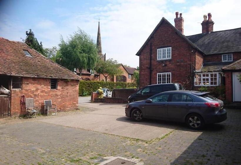 بنسيون Church Farm Accommodation