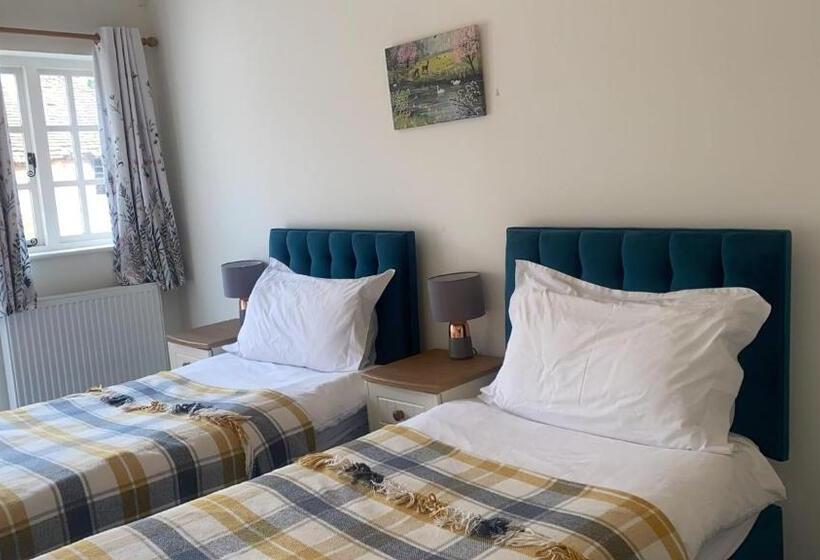 بنسيون Church Farm Accommodation