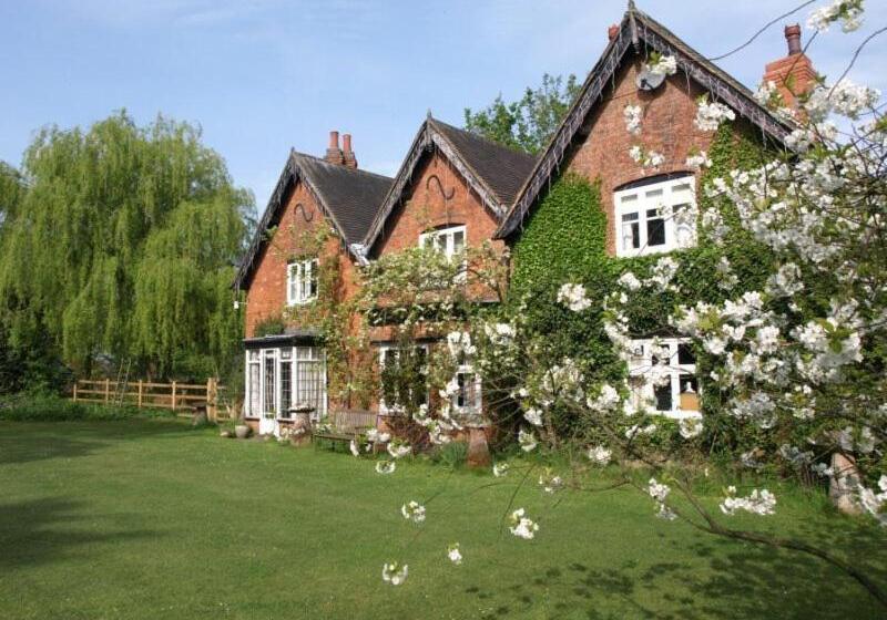 بنسيون Church Farm Accommodation