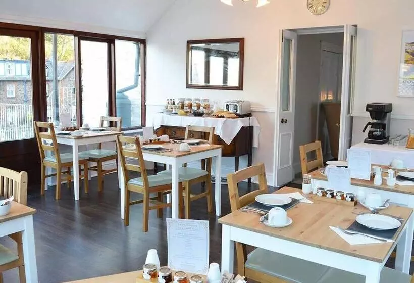 Пансион East Lyn House