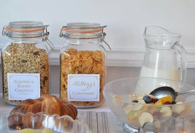 Пансион East Lyn House