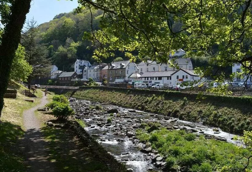 Пансион East Lyn House