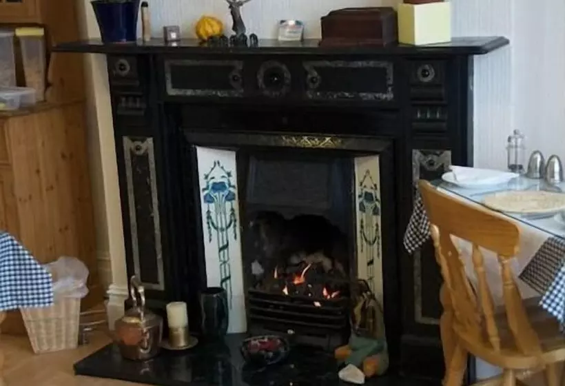 Пансион Harlequin Guest House With Parking