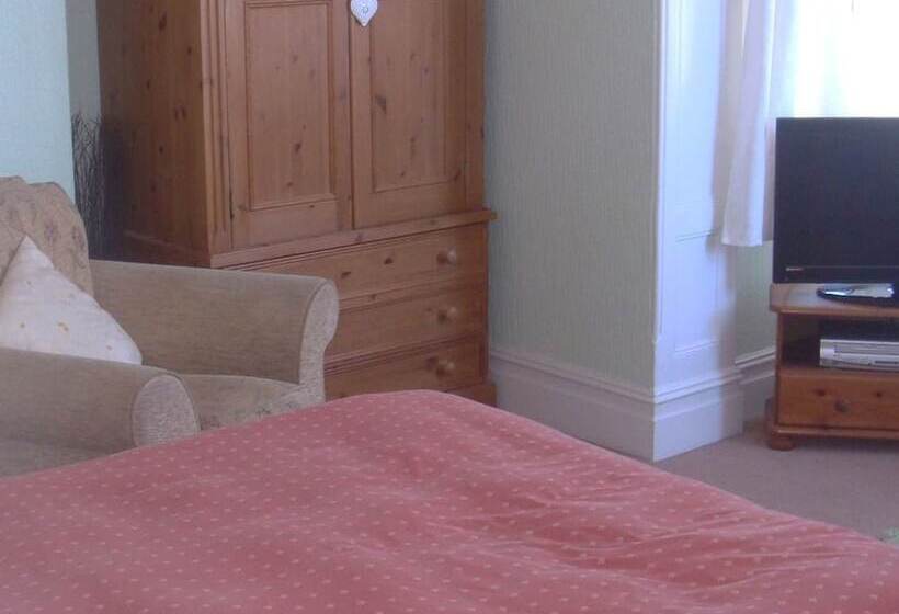 Пансион Harlequin Guest House With Parking