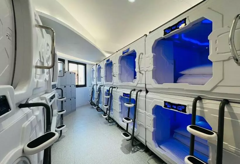 هتل کپسول Planet 23