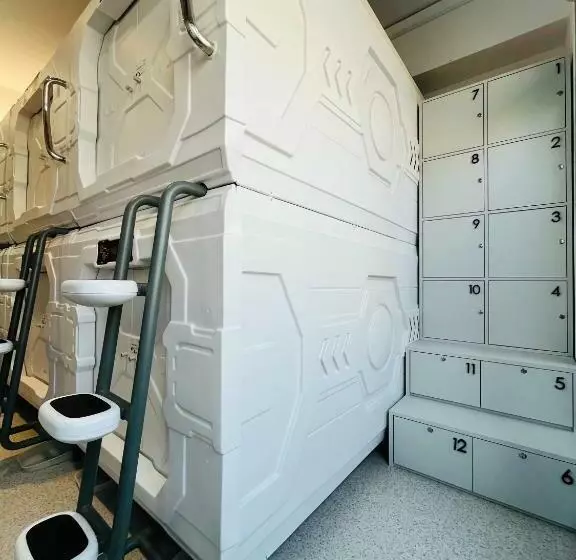 هتل کپسول Planet 23