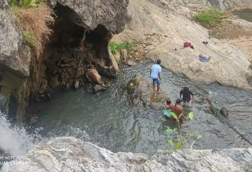 Hotelli Misty Valley Resort