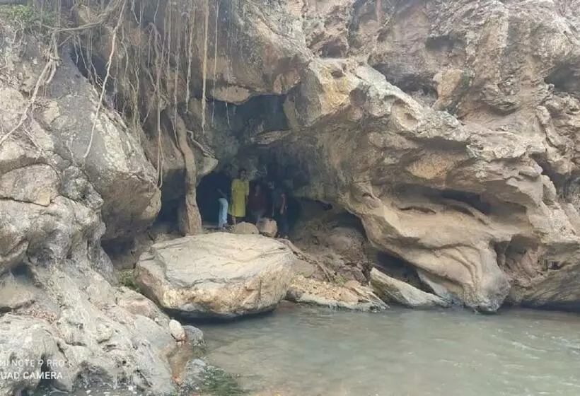 Hotelli Misty Valley Resort