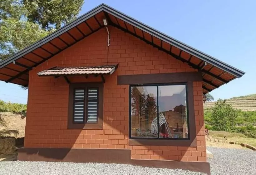 Hotelli Misty Valley Resort