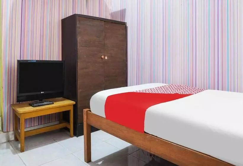 Hotelli Oyo 92110 Christine Home Stay Syariah