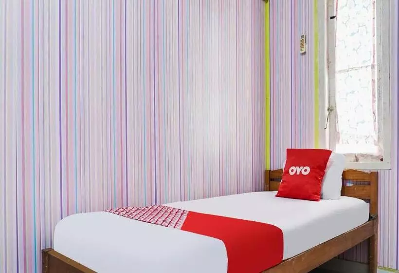 Hotelli Oyo 92110 Christine Home Stay Syariah