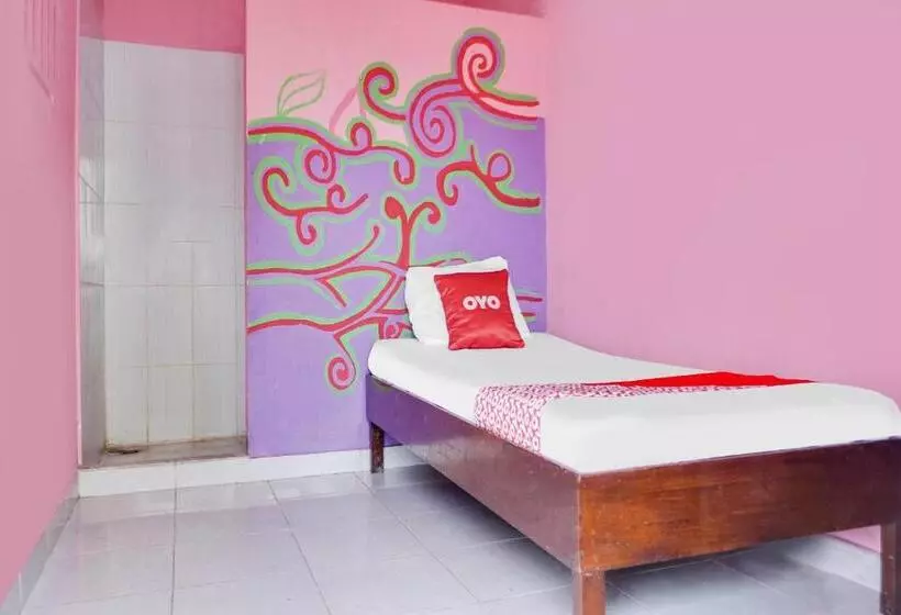 Hotelli Oyo 92110 Christine Home Stay Syariah