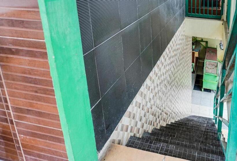 فندق Oyo 92110 Christine Home Stay Syariah