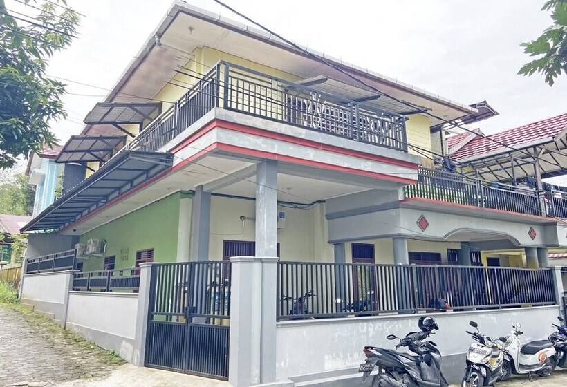 ホテル Spot On 92037 Jokotole 2 Homestay