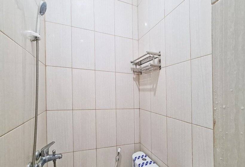 ホテル Spot On 92037 Jokotole 2 Homestay