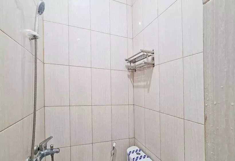 ホテル Spot On 92037 Jokotole 2 Homestay