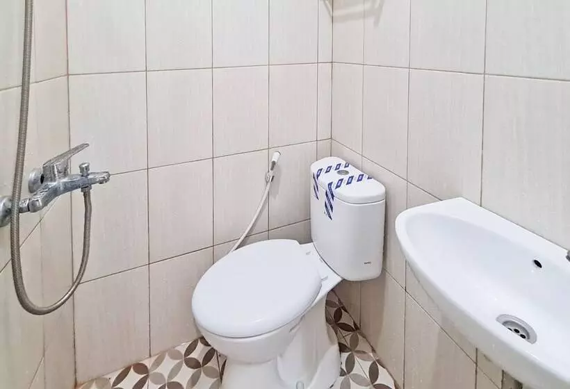 ホテル Spot On 92037 Jokotole 2 Homestay