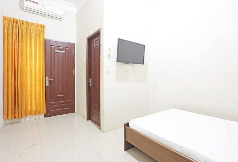 ホテル Spot On 92037 Jokotole 2 Homestay