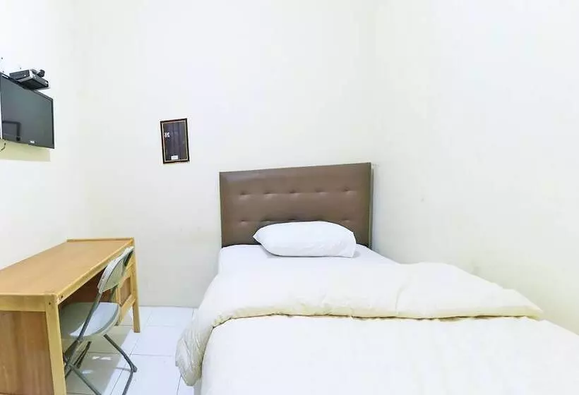 ホテル Spot On 92037 Jokotole 2 Homestay