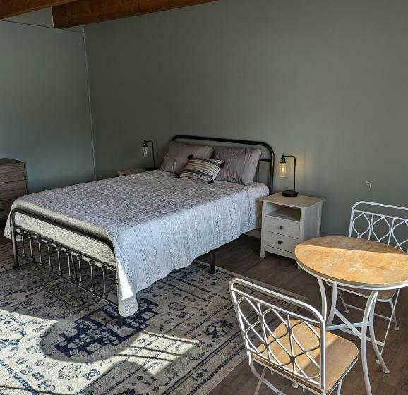 בית מלון כפרי The Arsenal