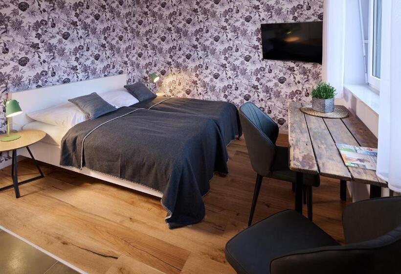 Пансион Bei Meyers   Zwenkauer See