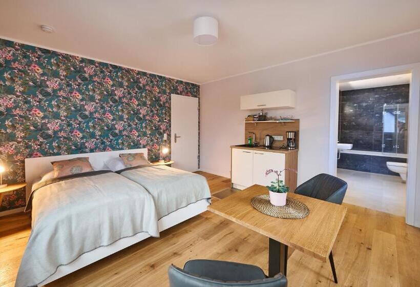 Пансион Bei Meyers   Zwenkauer See