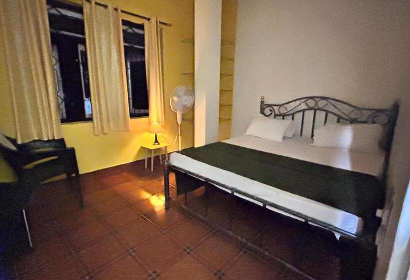 פנסיון Muffys Guest House