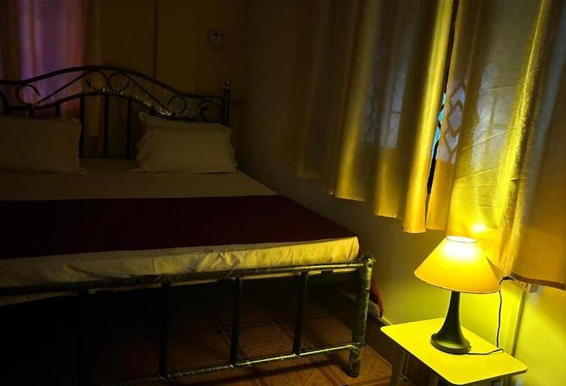 פנסיון Muffys Guest House